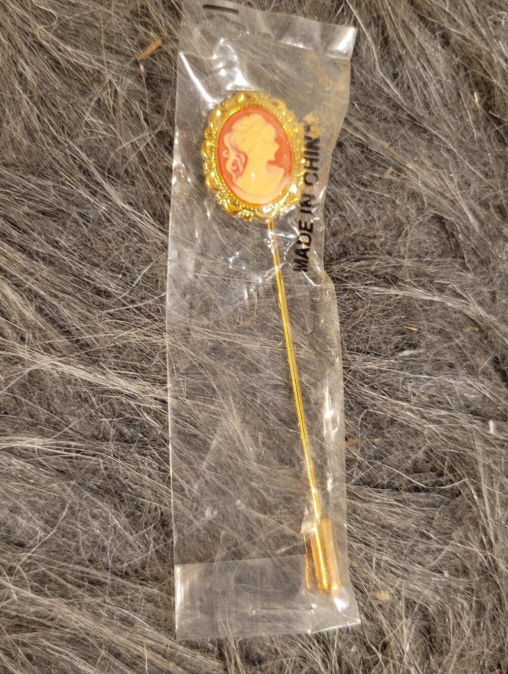 Gold Tone Cameo Stick Pin - Pink Cameo Accent